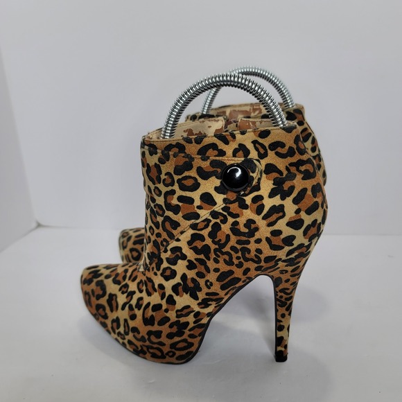 FUSION Womens Leopard Print Dressy Stiletto Button Accent Booties 7 Mobwife Y2K - Picture 5 of 11